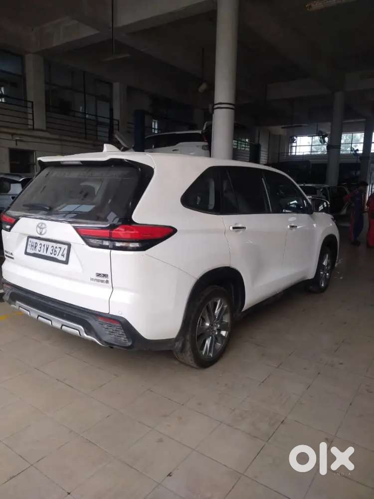Toyota Innova Hycross 2.0 Zx Hybrid 7 Str 2024