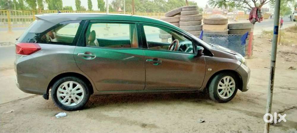 Honda Mobilio V Diesel 2014  Family Car अच्छी Condition -urgent Sale
