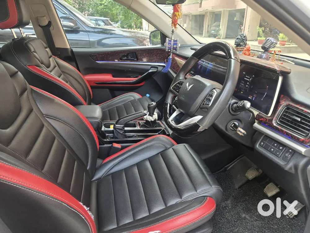 Mahindra Xuv700 Ax5 Petrol Manual 7-seater 2022  ₹3l+ Upgrades