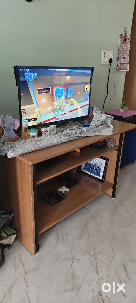 Table having iron frame H- 32cm, W- 30cm, L- 48cm