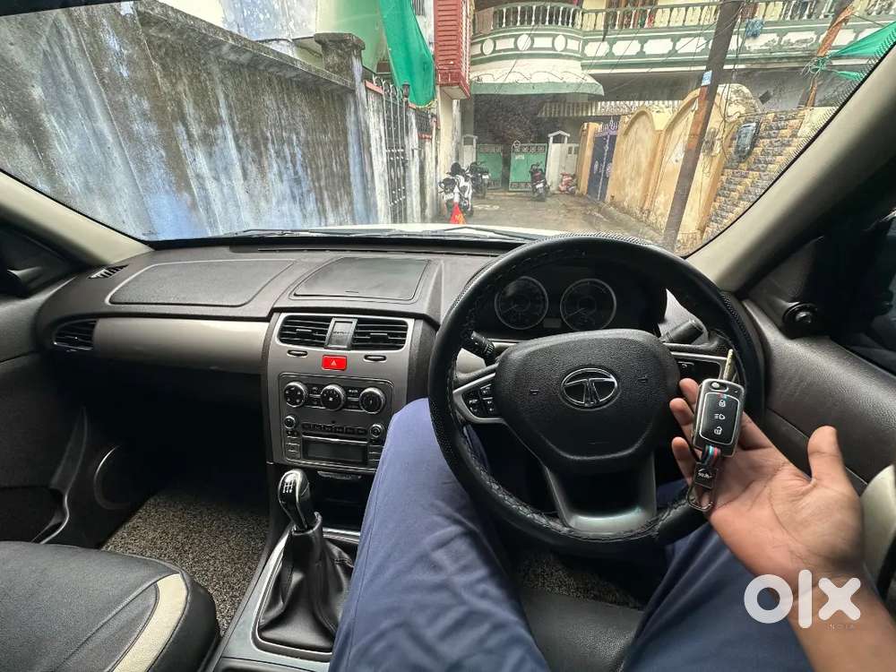 Tata Safari Storme 2015