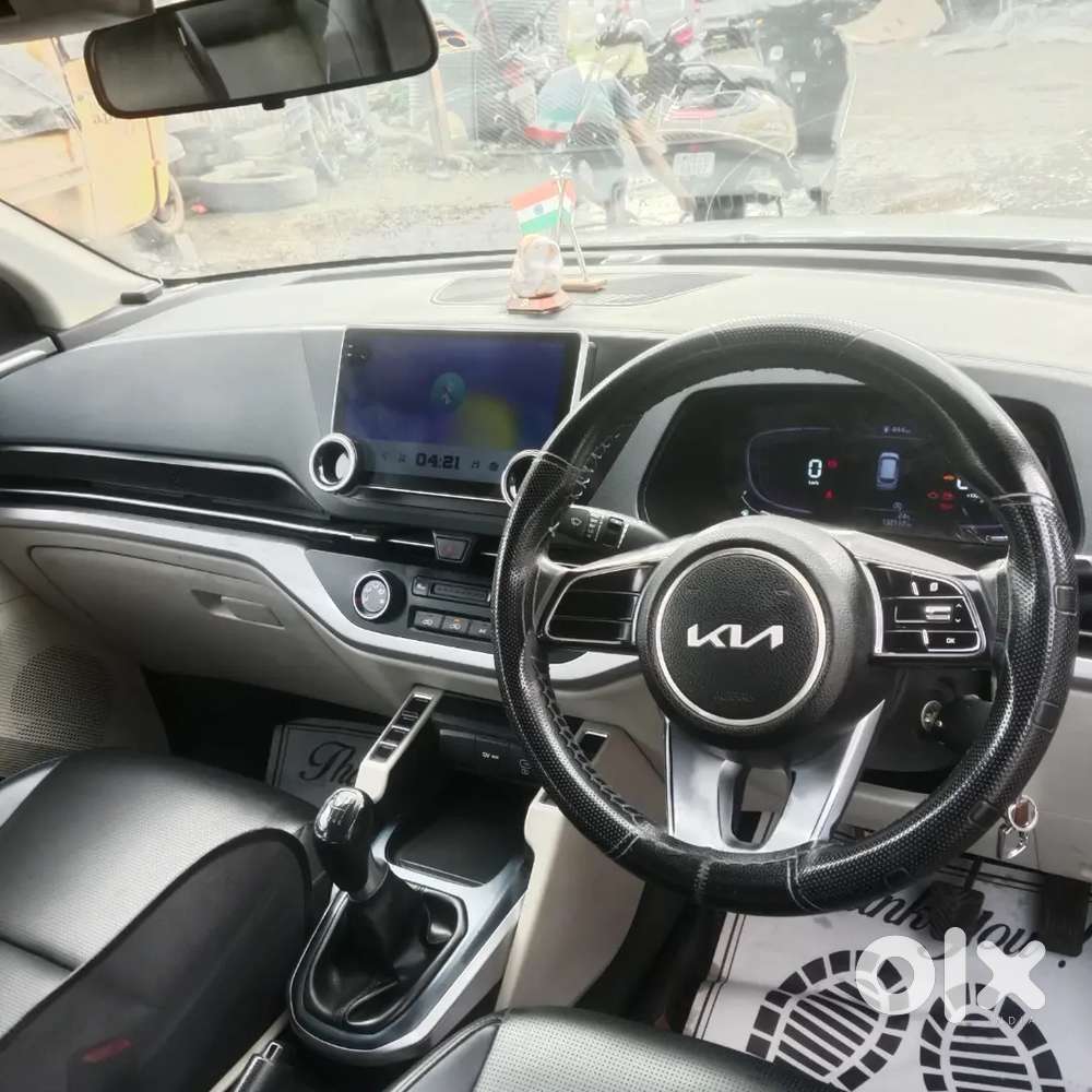 Kia Carens Premium 2025