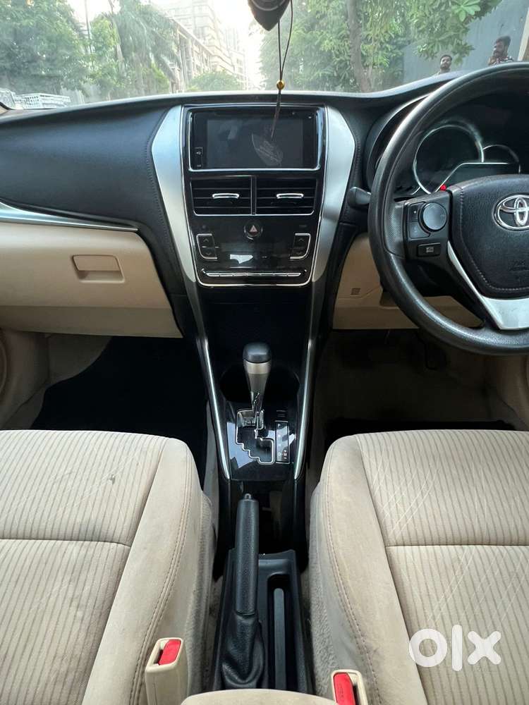 Toyota Yaris V Cvt, 2018, Petrol