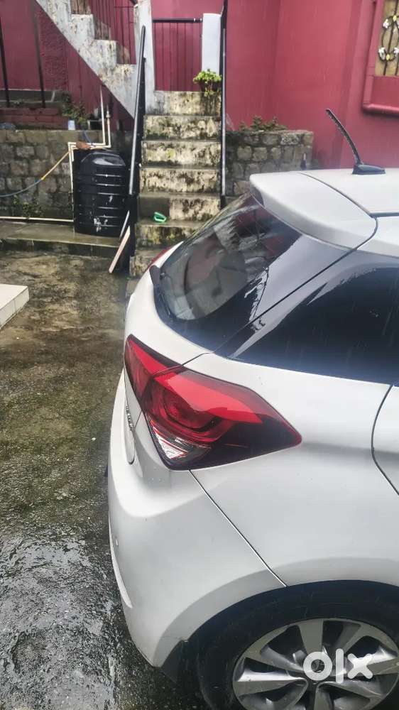 Hyundai Elite I20 2018 Dual Tone Army Person Car
