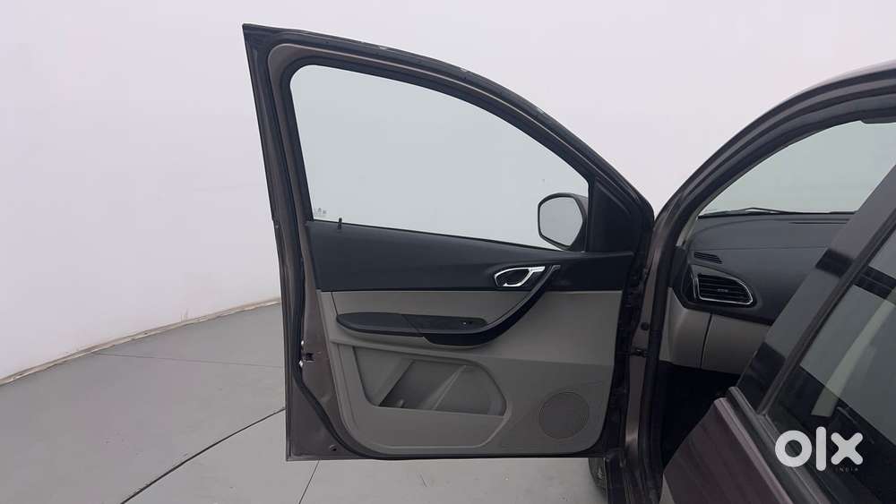 Tata Tiago Xza, 2017, Petrol