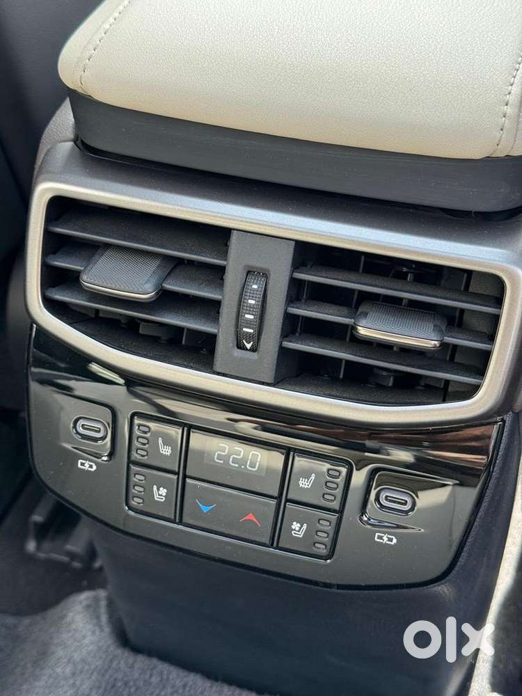 Oct 2025 Registered (cbu Model) Luxury Trim Hybrid Awd