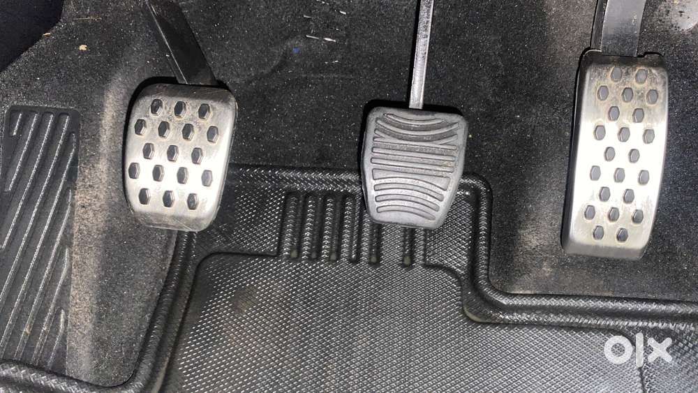 Mahindra Xuv700 2.0 Ax 5 Petrol Mt 7 Str, 2022, Petrol