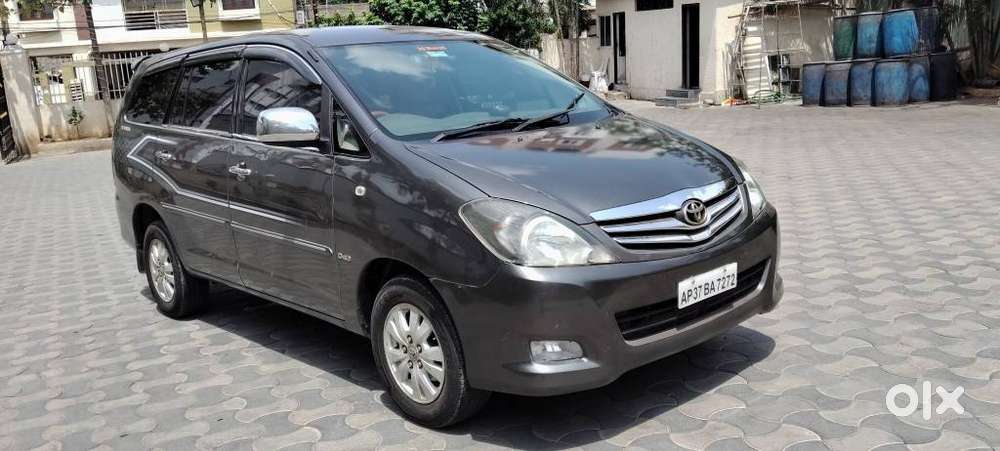 Toyota Innova 2.5 V Diesel 8-seater, 2009, Diesel