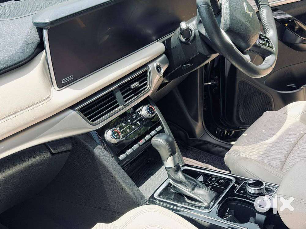 Mahindra Xuv700 2.0 Ax 7 Petrol At Luxury Pack Str, 2024, Petrol