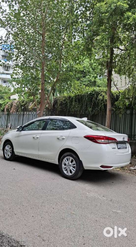 Toyota Yaris V Cvt, 2018, Petrol