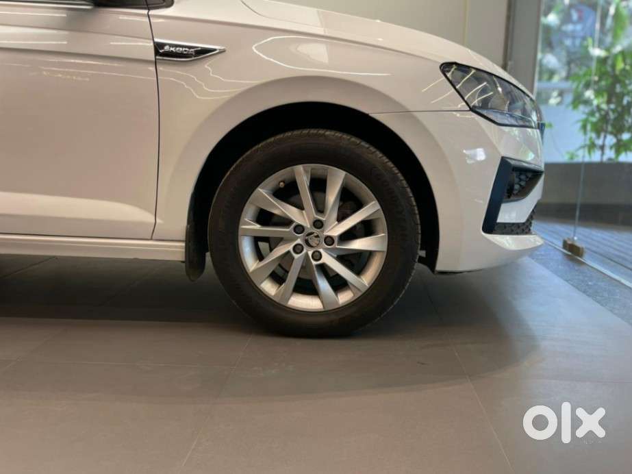 Skoda Slavia Ambition 1.0l Tsi At, 2022, Petrol
