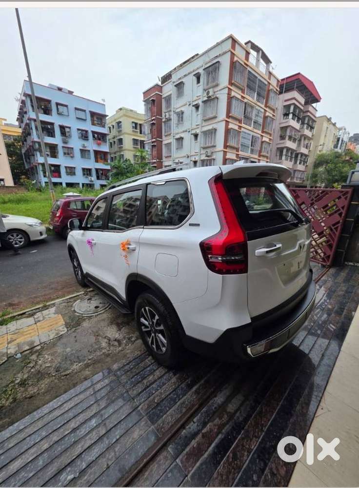 Mahindra Scorpio N Z8 Petrol At 7 Str, 2026, Petrol