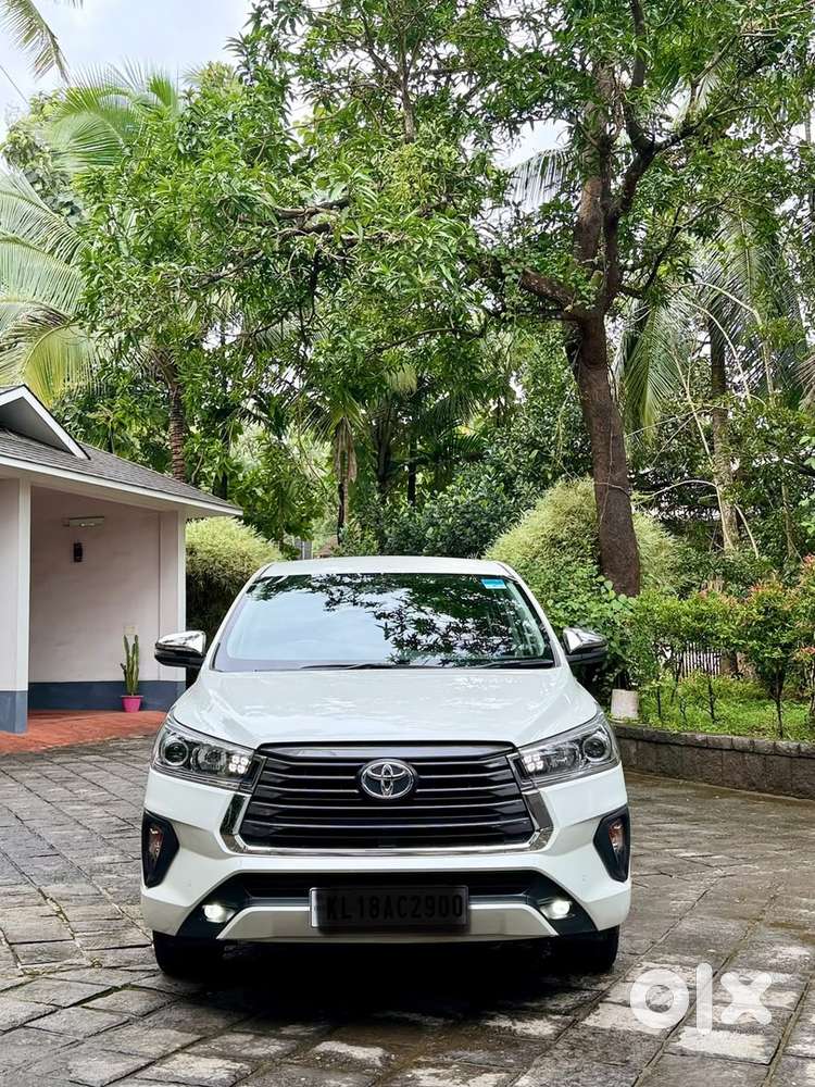 Toyota Innova Crysta 2022 Diesel 28000 Km Driven