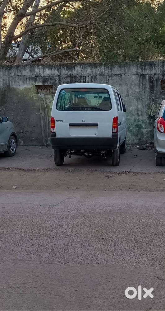 Maruti Suzuki Eeco 2025 Cng & Hybrids 30000 Km Driven