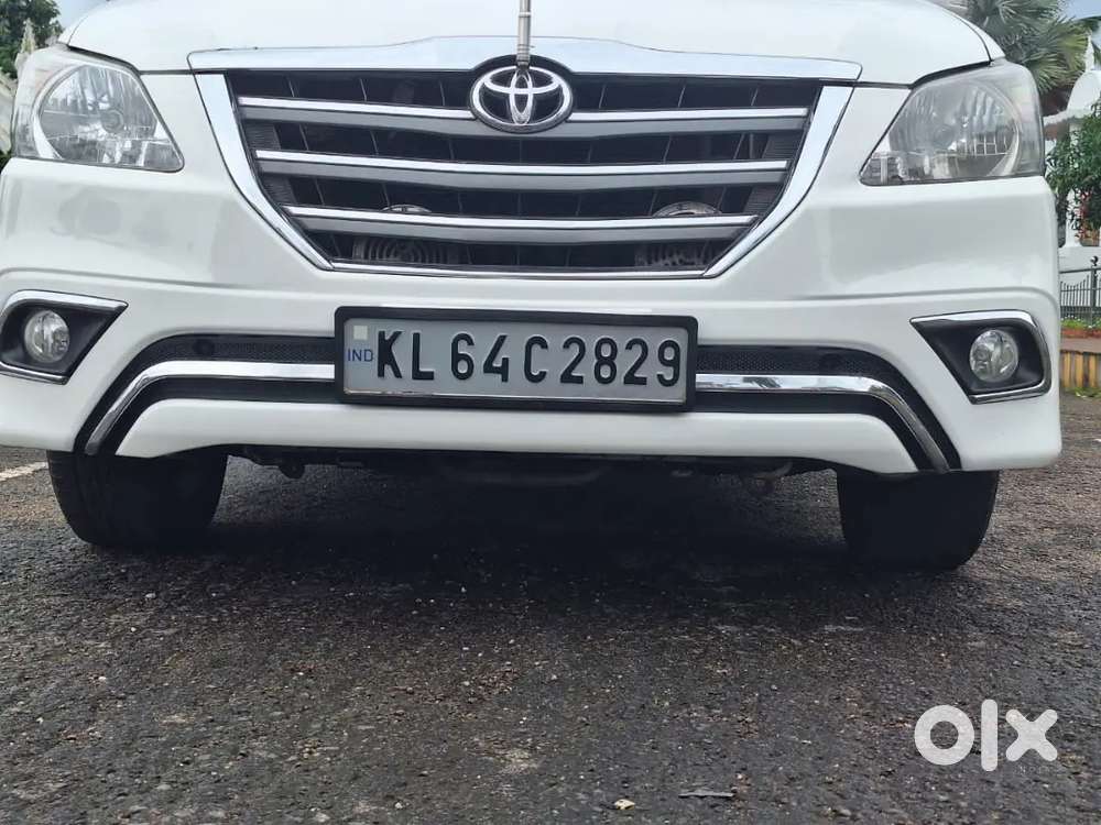 Innova 2.5 V Diesel (2014)