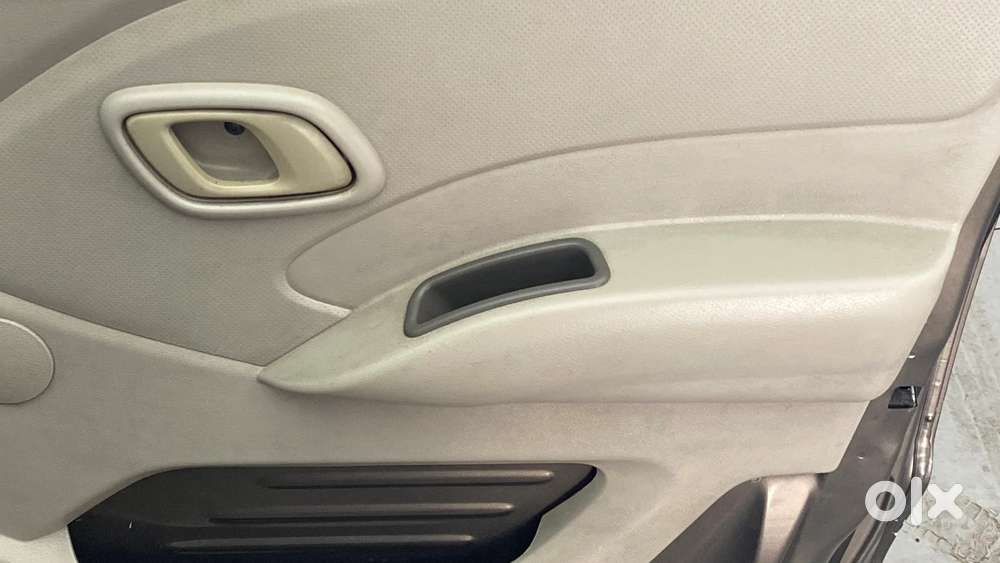 Datsun Redigo T Option, 2016, Petrol