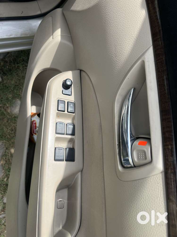Maruti Suzuki Swift Dzire Vxi Optional, 2015, Petrol