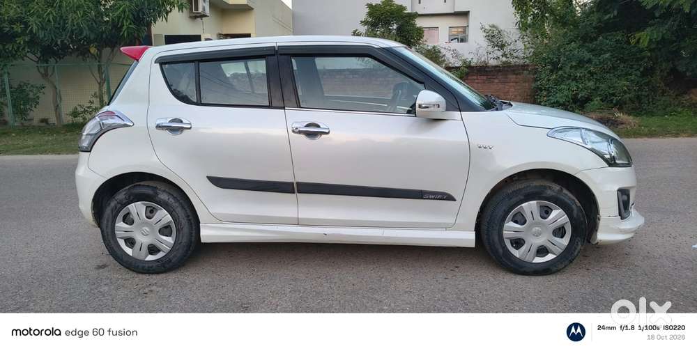 Maruti Suzuki Swift Vxi 1.2 Abs Bs-iv, 2016, Petrol