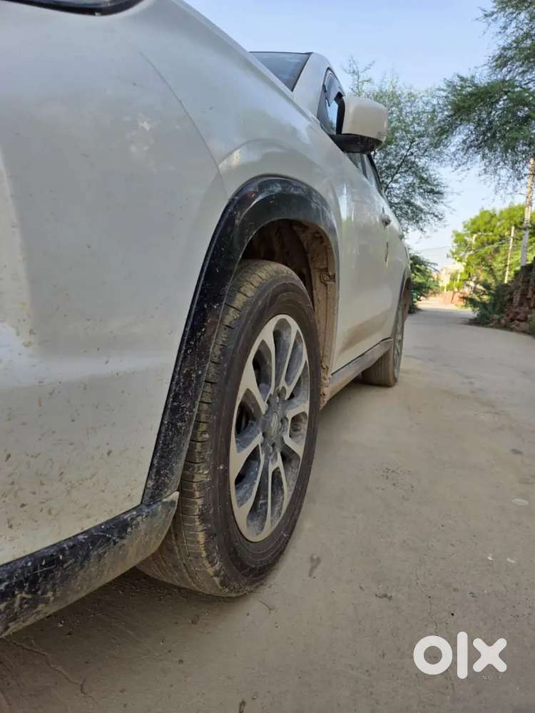 Grand Vitara Strong Hybrid, Sunroof, Top Model Very Good Condition.