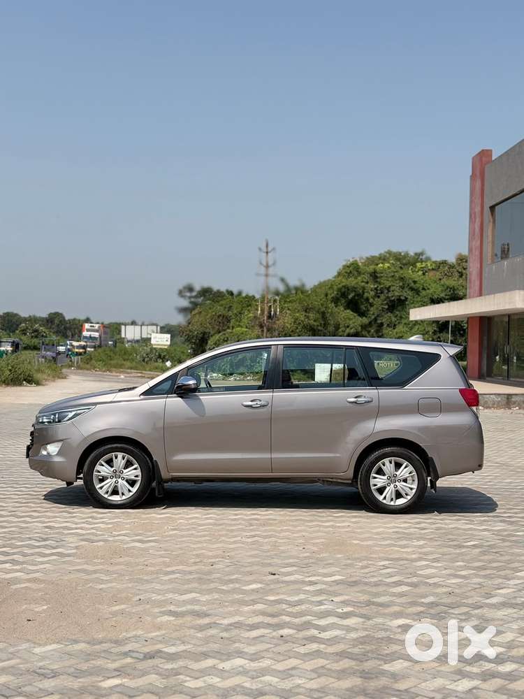 Toyota Innova Crysta 2.8z Automatic, 2016, Diesel