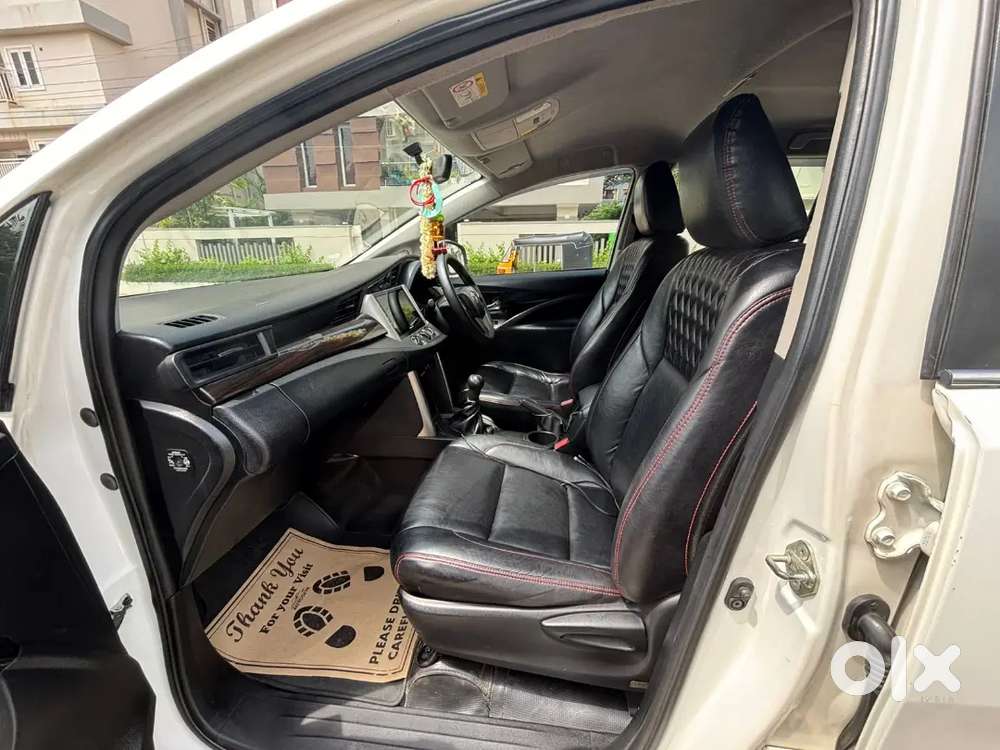 Toyota Innova Crysta Vx 2018 Pearl Whitetaxi Board