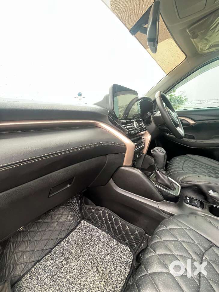 Maruti Suzuki Grand Vitara 1.5 Alpha Plus Intelligent Hybrid Ecvt, 2..