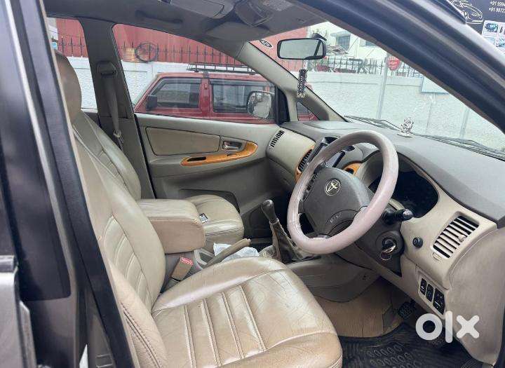 Toyota Innova 2.5 V Diesel 8-seater, 2011, Diesel