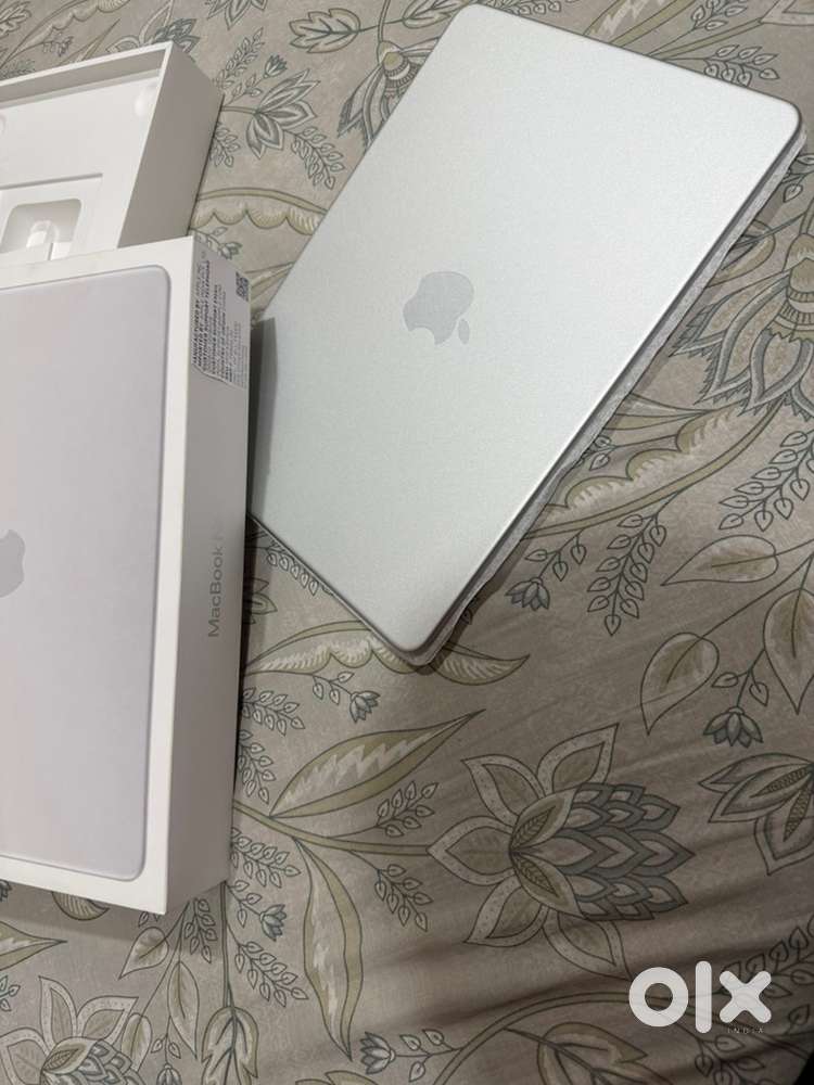 Mac neo silver colour 256 gb variant
