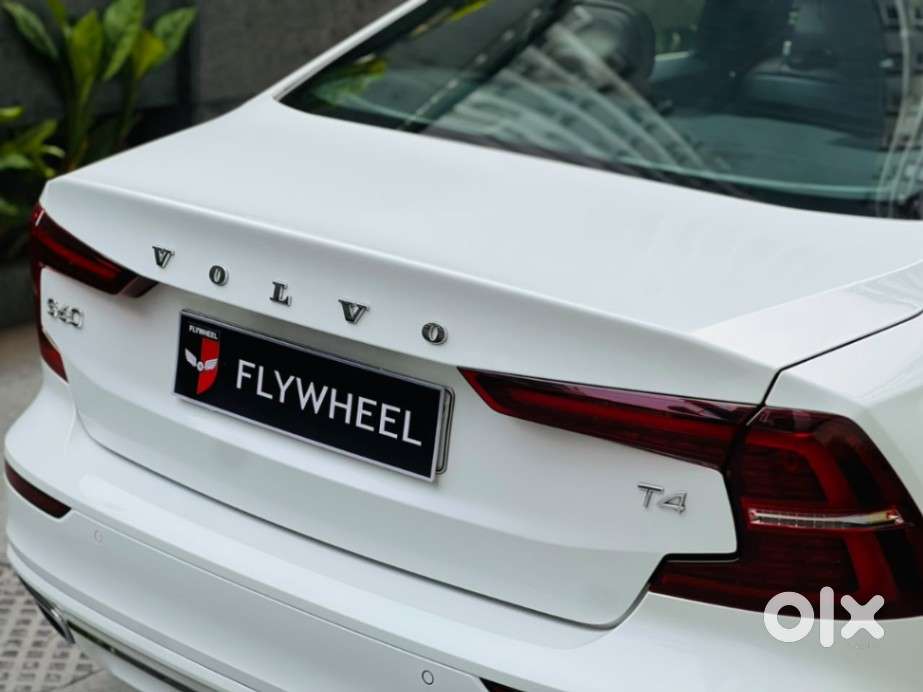 Volvo S60 T4 Inscription, 2023, Petrol