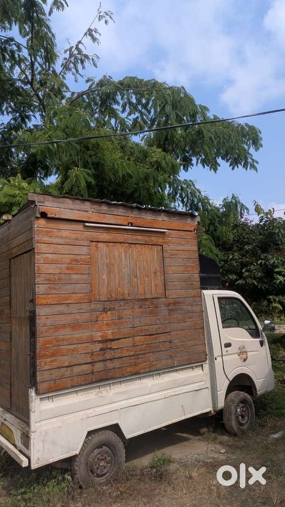 Well Maintained Food Truck.
