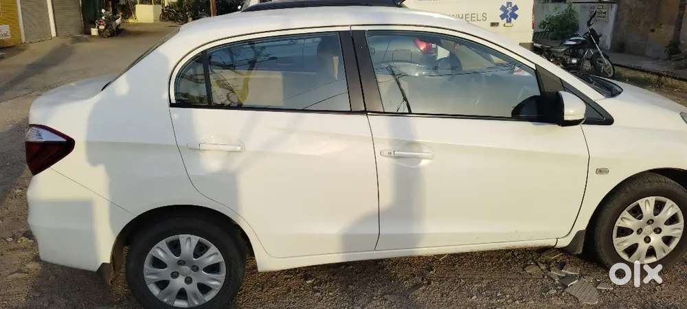 Honda Amaze Petrol &cng With Good Average And Condition.