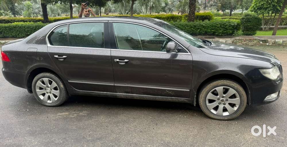 Skoda Superb Automatic 2012 Km Driven