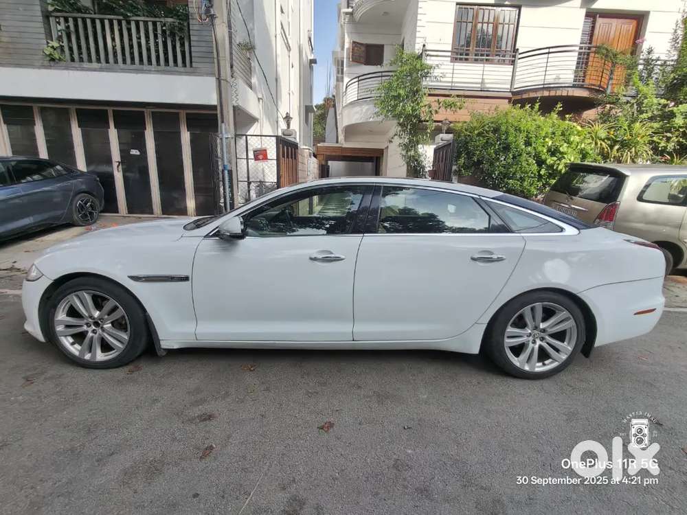 Jaguar Xj 2012 Diesel 31900 Km Driven