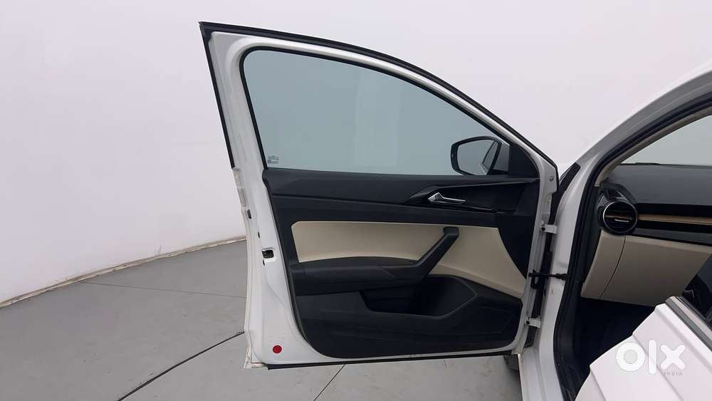 Skoda Slavia Style 1.0l Tsi Mt, 2022, Petrol