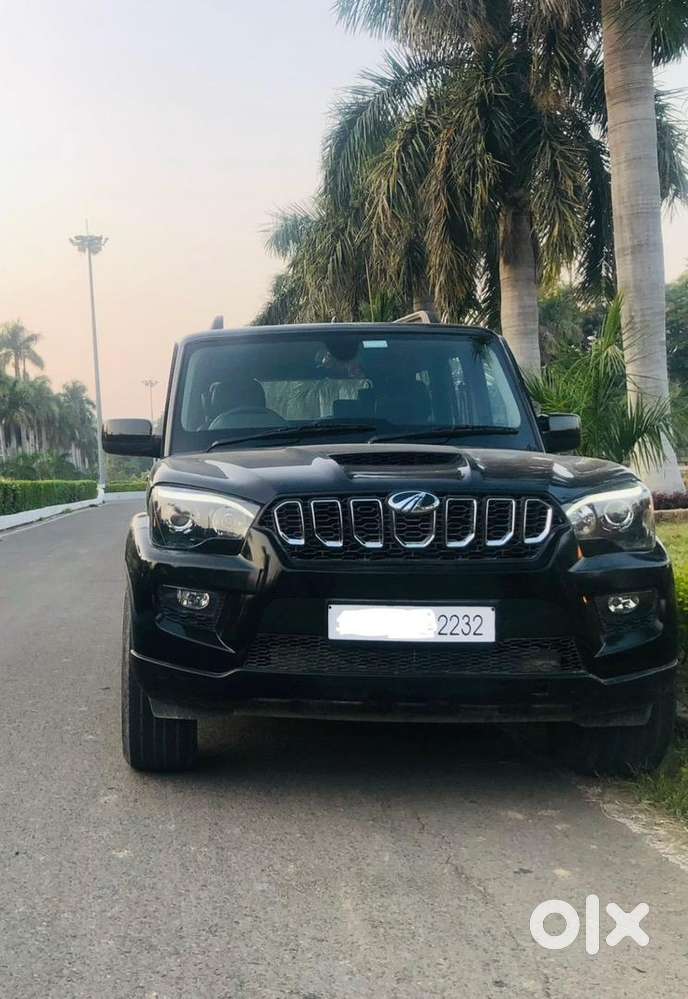 Mahindra Scorpio S10