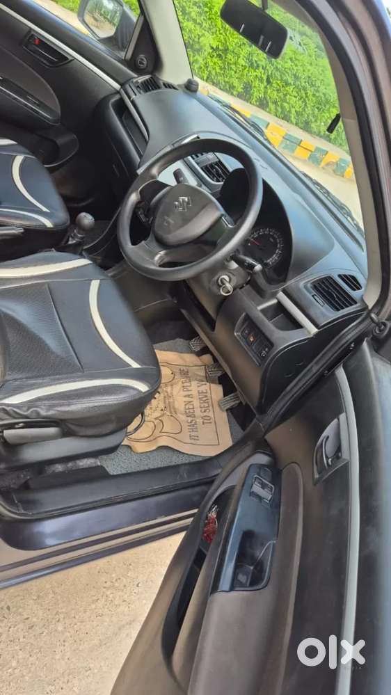 Maruti Suzuki Swift Lxi Optional-o, 2017, Petrol