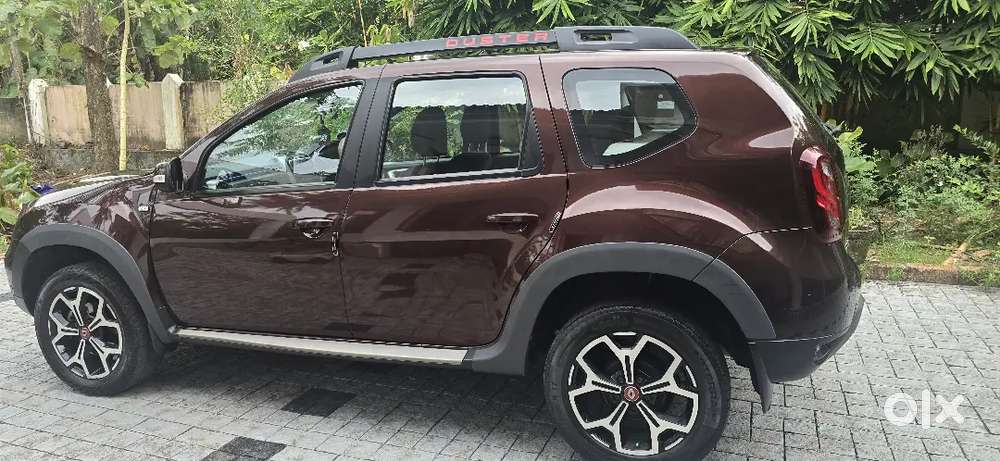 Well Maintained Turbo Petrol Duster.