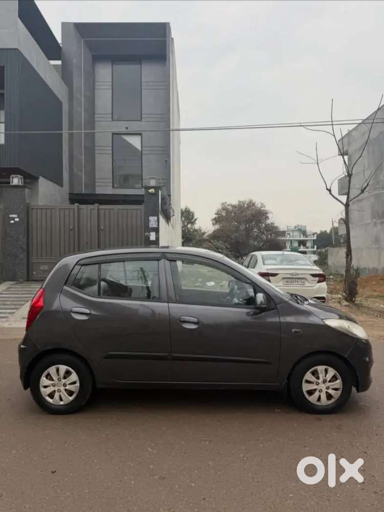 80000km Done Good Tyers Well Maintained Car Sell On Urgent Basis