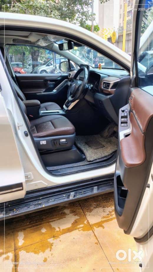 Toyota Innova Hycross 2.0 Zx (o) Hybrid 7 Str, 2024, Petrol