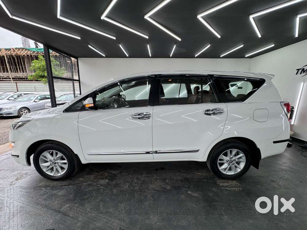 Toyota Innova Crysta 2.4 V, 2016, Diesel