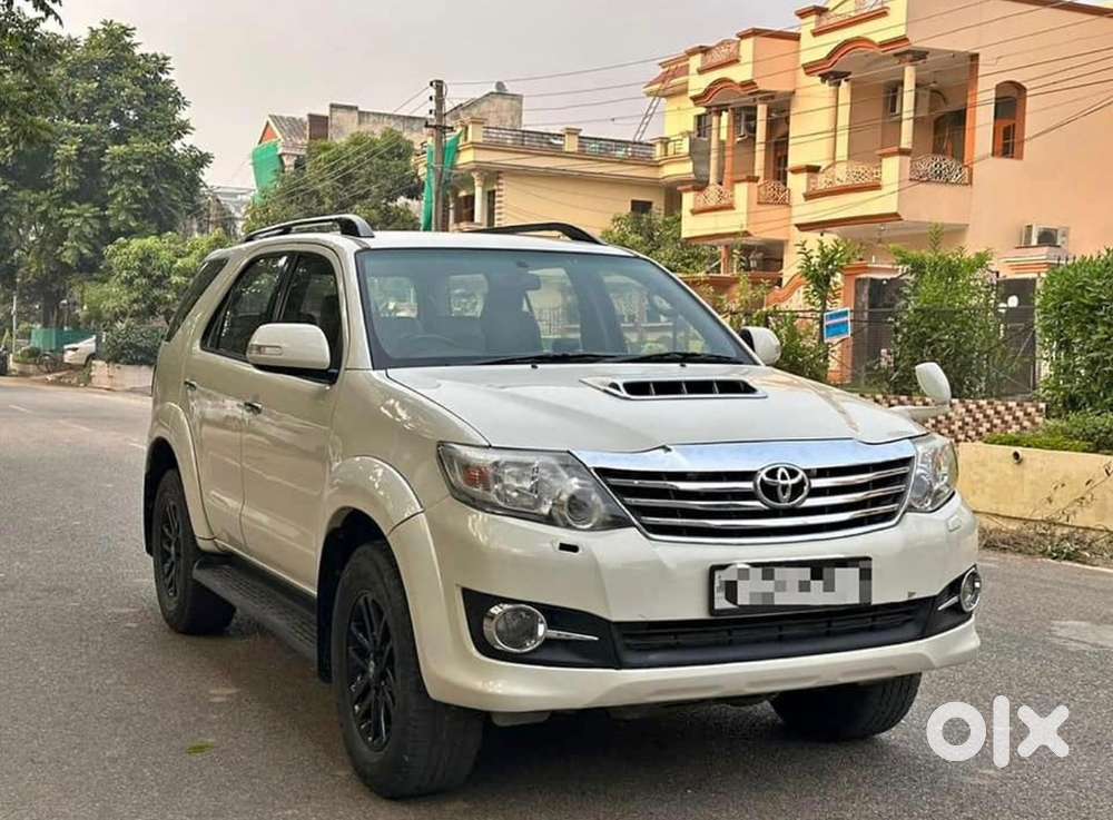 Toyota Fortuner Legender 2013 Diesel 120000 Km Driven