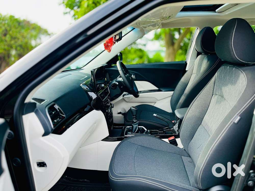 Mahindra Xuv 3xo Ax5 Pm Mt, 2026, Petrol