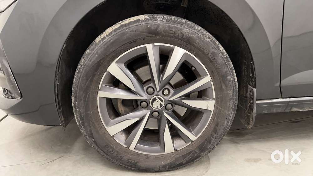 Skoda Slavia Style 1.0l Tsi At, 2022, Petrol