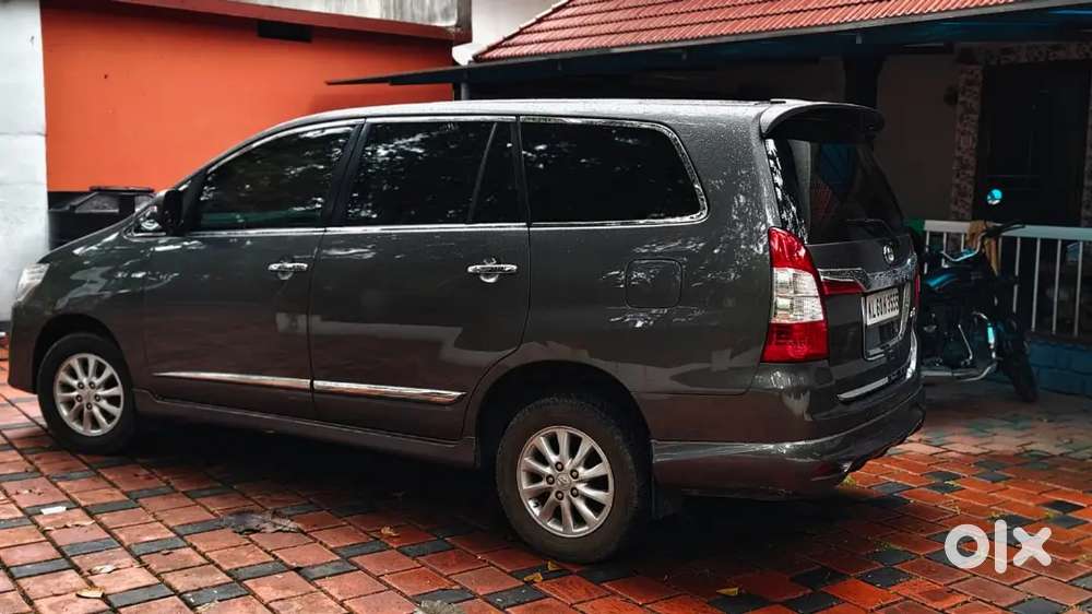 2014 Toyota Innova 2.5 V Diesel Manual Original Kerala  172500 Km