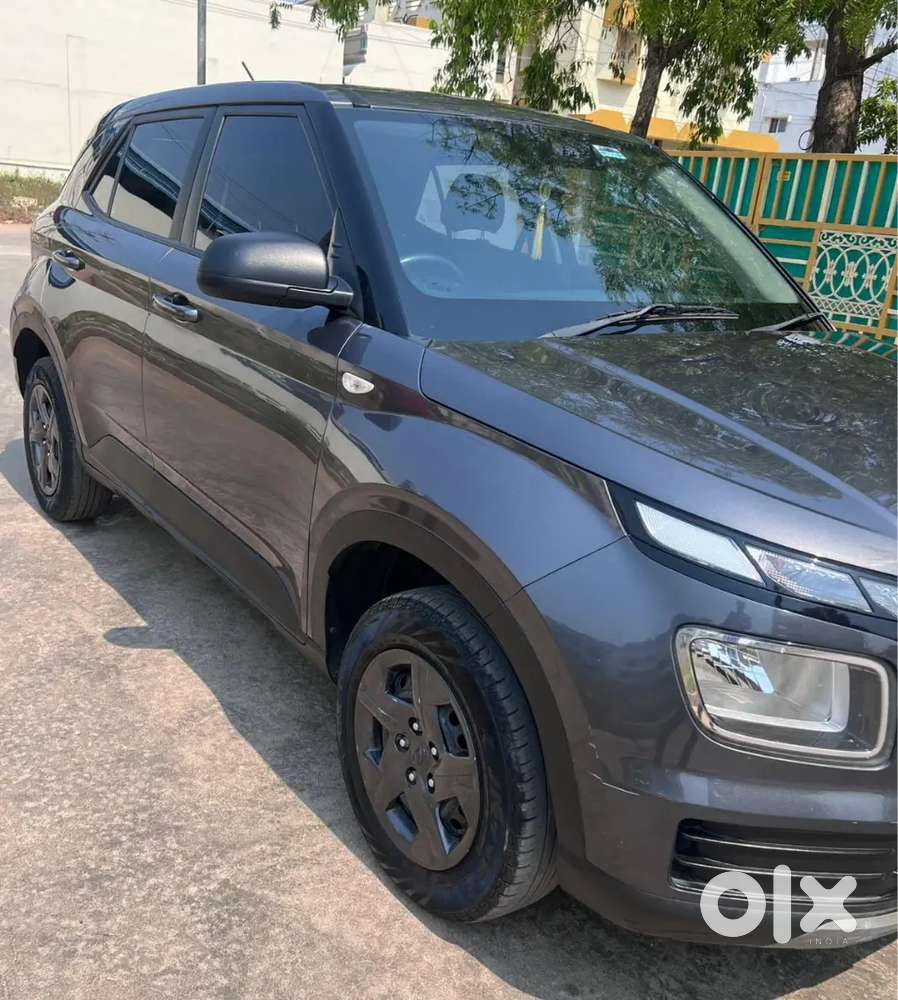 Hyundai Venue 2023 Petrol Well Maintained