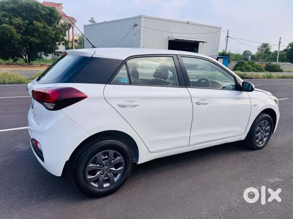Hyundai Elite I20 1.2magna Executive At, 2018, Petrol
