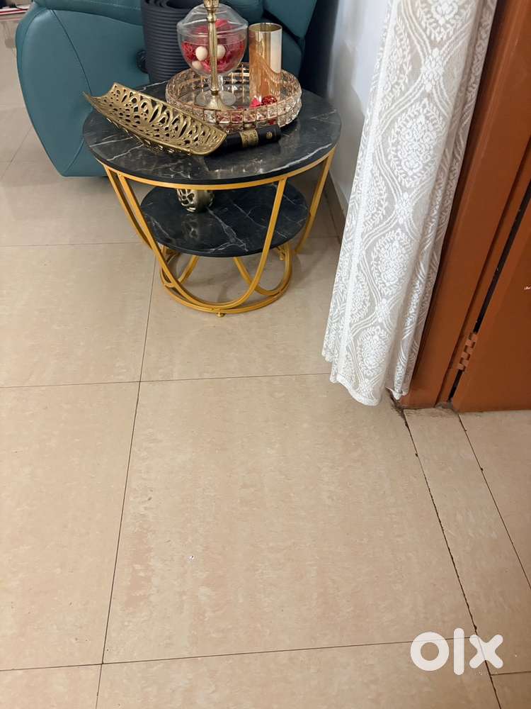 A lot ofnhome decor for living room