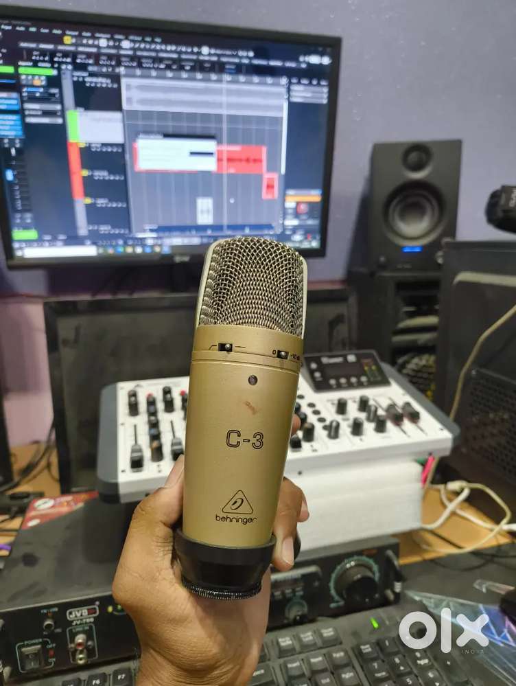 Behringer C3