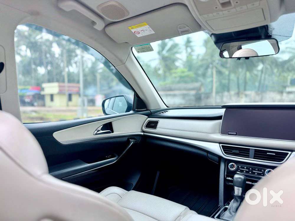 Mahindra Xuv700 2.2 Ax 7 Diesel At Luxury Pack Str Awd, 2022, Diesel