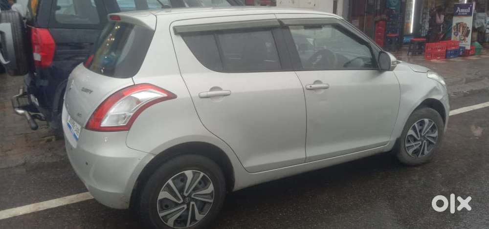 Maruti Suzuki Swift Vxi 1.2 Abs Bs-iv, 2017, Petrol